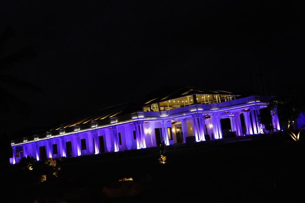 Onreech Hotel Seeduwa Exterior foto